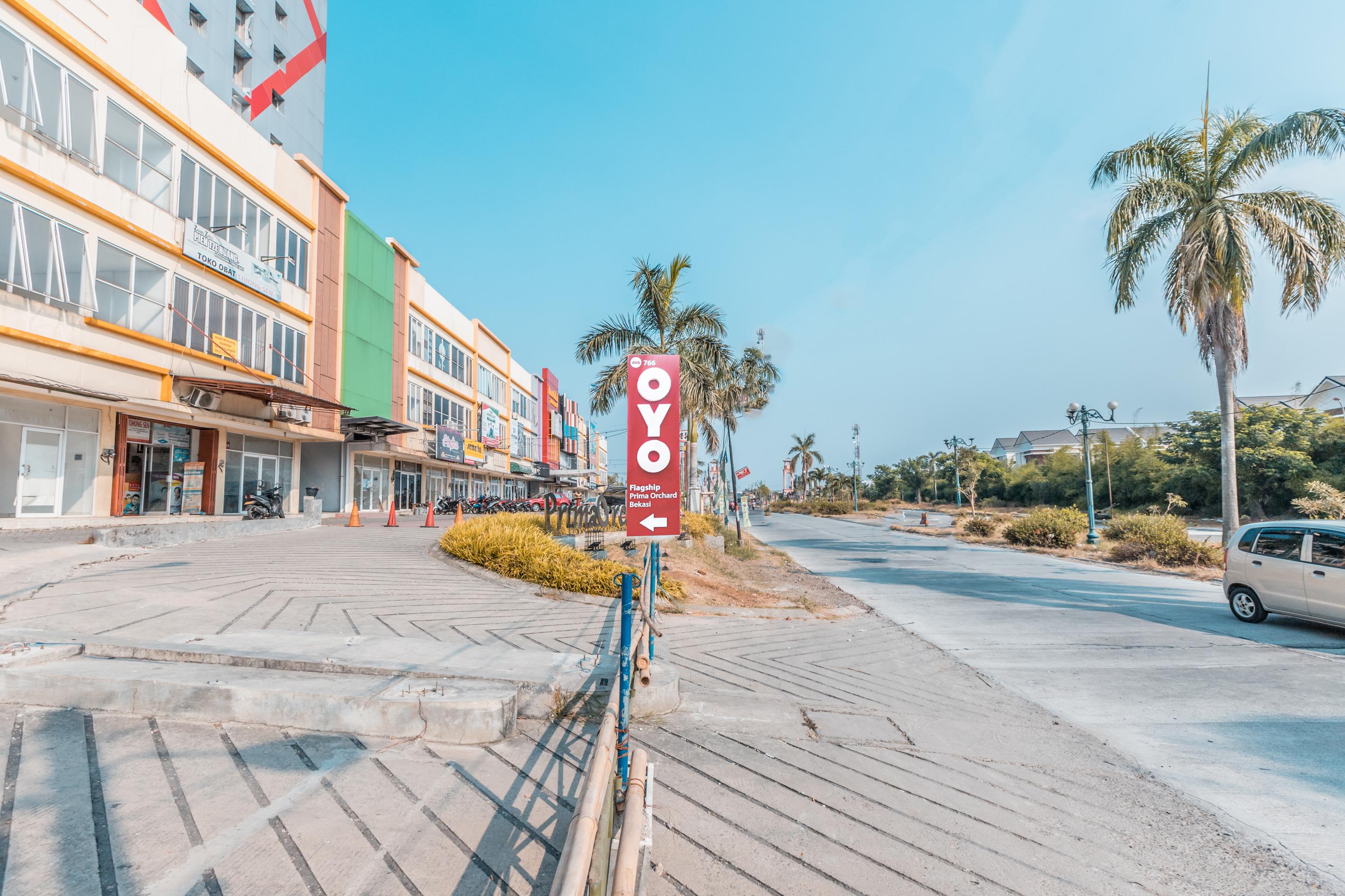 Oyo Flagship 766 Prima Orchard Hotel Bekasi Exterior foto